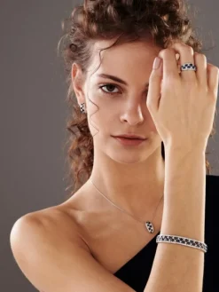 Zawieszka z białego złota z brylantami i szafirami - próba 585