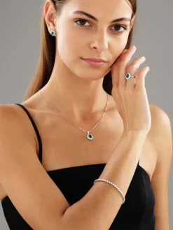 Zawieszka z białego złota z brylantami i szmaragdem - próba 585