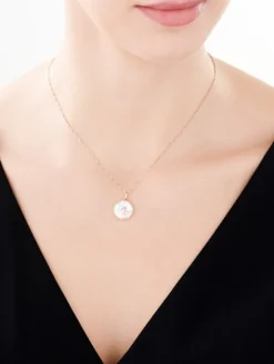 Zawieszka z różowego złota z brylantem i masą perłową - róża - próba 375