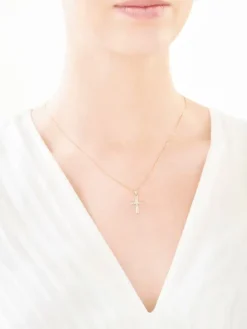 Zawieszka z żółtego i białego złota z diamentem - krzyż - 0,003 ct - próba 375