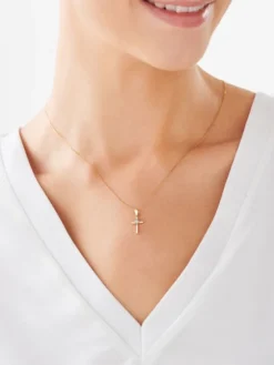 Zawieszka z żółtego i białego złota z diamentem - krzyż - 0,005 ct - próba 375