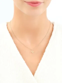 Zawieszka z żółtego złota z diamentem - litera M - 0,003 ct - próba 375