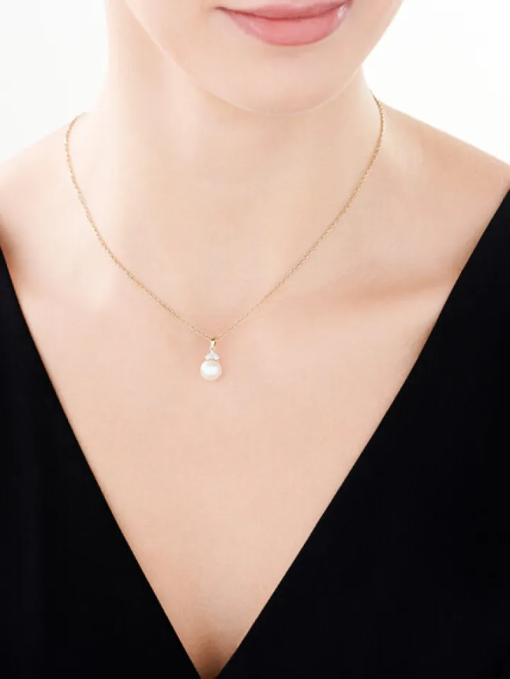 Zawieszka z żółtego złota z diamentami i perłą - próba 585