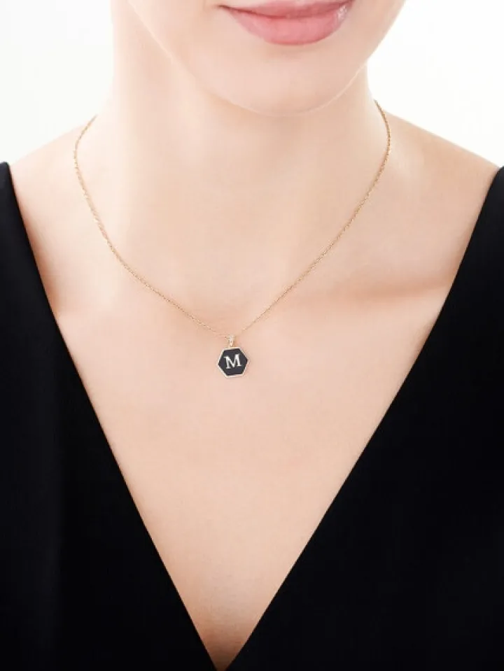 Zawieszka z żółtego złota z diamentem i onyksem - litera M - próba 375