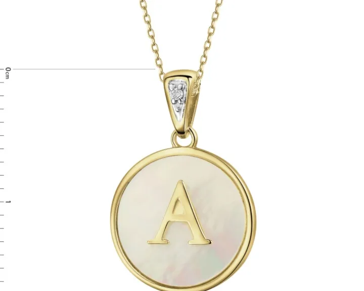 Zawieszka z żółtego złota z diamentem i masą perłową - litera A - próba 375