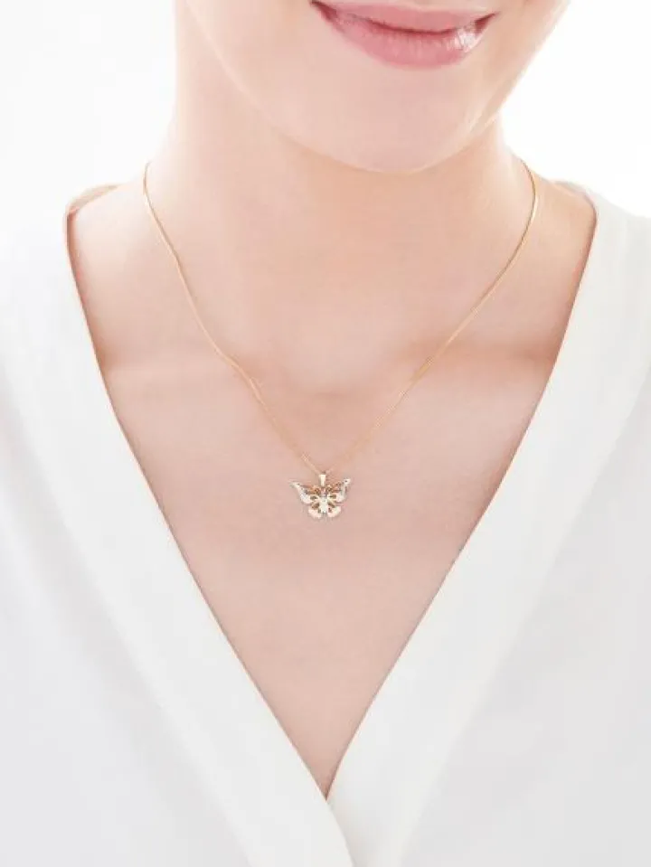 Zawieszka z żółtego złota z diamentami - motyl - 0,01 ct - próba 375