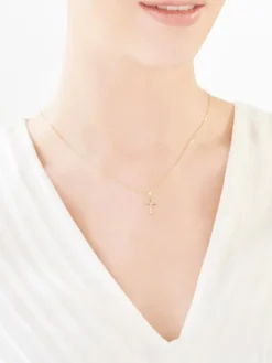 Zawieszka z żółtego złota z diamentem - krzyż - 0,005 ct - próba 375
