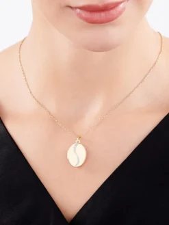 Zawieszka z żółtego złota z diamentami - kot - 0,008 ct - próba 375