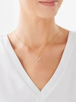 Zawieszka z żółtego złota z diamentem - litera M - 0,003 ct - próba 375