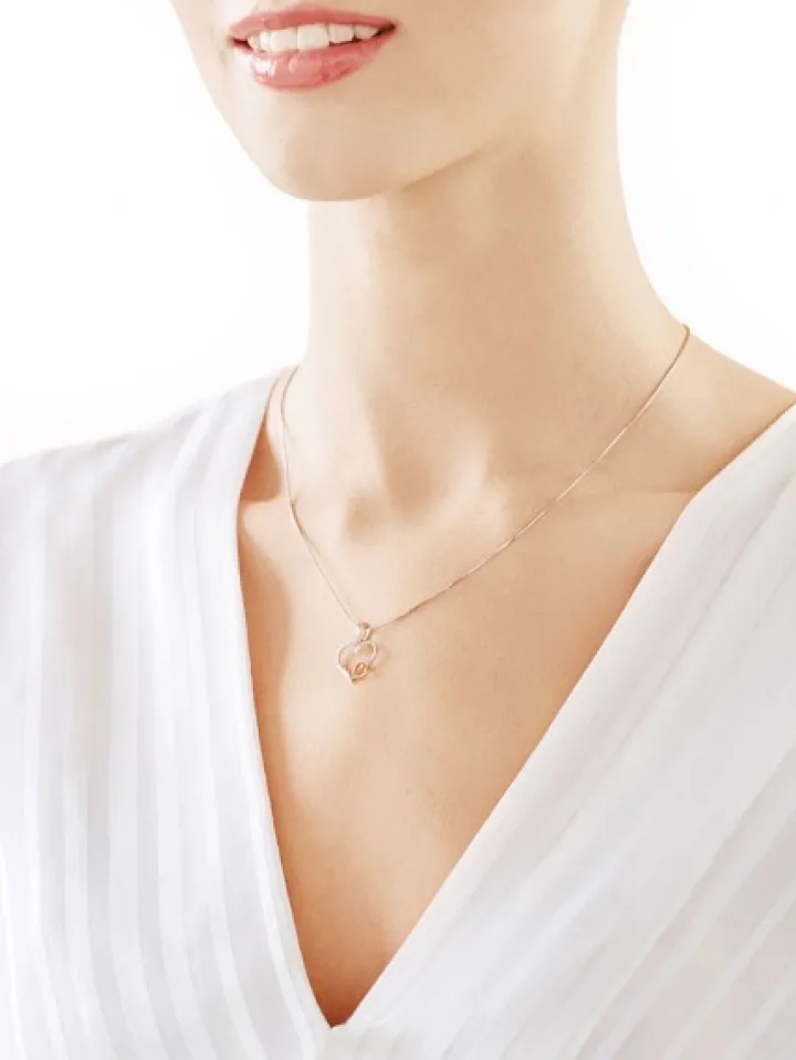 Zawieszka z żółtego złota z diamentami - serca - 0,01 ct - próba 375