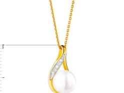 Zawieszka z żółtego złota z diamentami i perłą - próba 375
