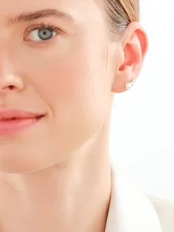 Złota nausznica z perłami