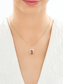 Złota zawieszka z emalią - medalik Matka Boska Częstochowska