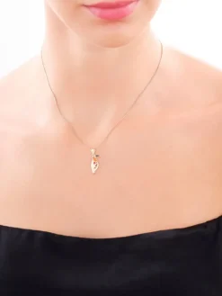 Złota zawieszka z emalią - tukan