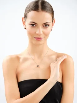 Złota zawieszka z granatem