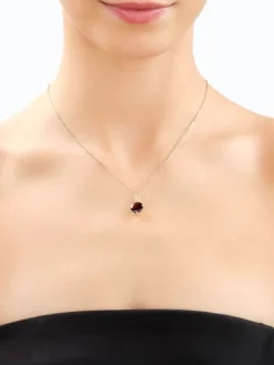 Złota zawieszka z granatem