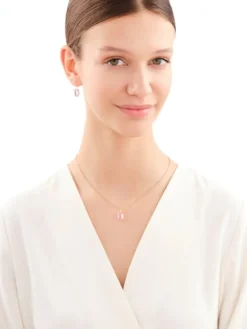 Złota zawieszka z kryształem syntetycznym