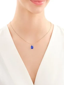 Złota zawieszka z kryształem syntetycznym