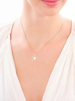 Złota zawieszka z masą perłową - kwiat