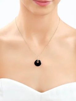 Złota zawieszka z onyksem i cyrkoniami