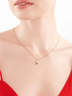 Złota zawieszka z onyksem syntetycznym i cyrkoniami