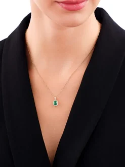 Złota zawieszka ze szmaragdem syntetycznym i  cyrkoniami