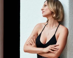 Złota zawieszka ze szmaragdem syntetycznym - łapacz snów