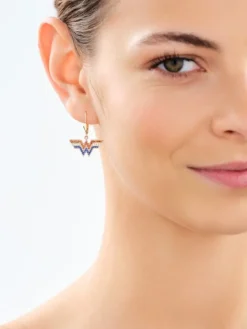 Złote kolczyki z cyrkoniami - DC, Wonder Woman, Warner Bros. Discovery