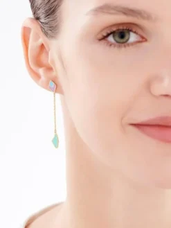 Złote kolczyki z emalią