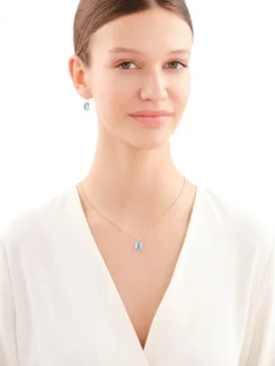 Złote kolczyki z kryształami syntetycznymi