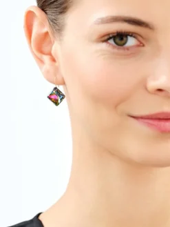 Złote kolczyki z kryształami syntetycznymi