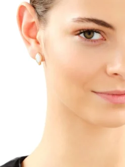 Złote kolczyki z opalitami