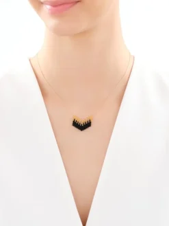 Złoty naszyjnik z koralikami