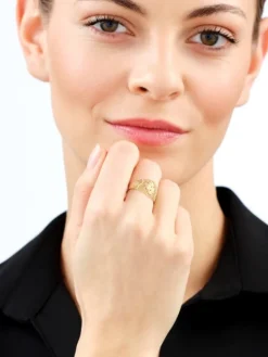 Złoty pierścionek - kwiat