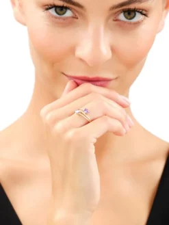 Złoty pierścionek z ametystami syntetycznymi