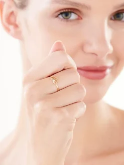 Złoty pierścionek z cyrkonią - kwiat lotosu