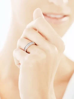 Złoty pierścionek z cyrkoniami