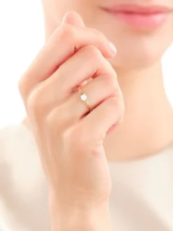 Złoty pierścionek z cyrkonią