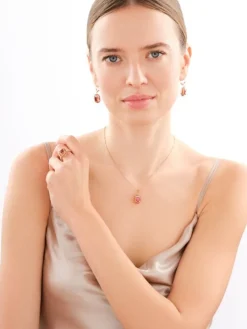 Złoty pierścionek z cyrkoniami