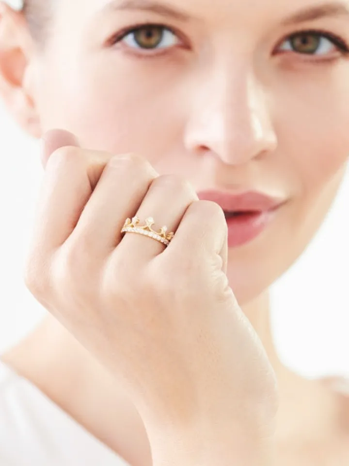Złoty pierścionek z cyrkoniami - korona