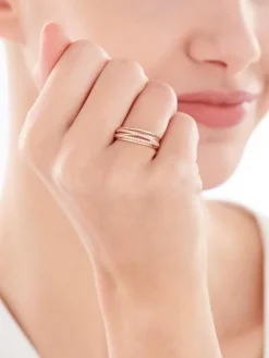 Złoty pierścionek z cyrkoniami