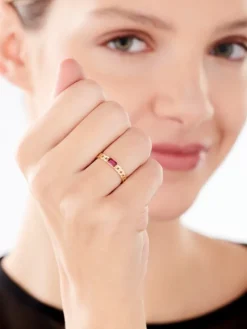 Złoty pierścionek z cyrkonią