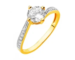 Złoty pierścionek z cyrkoniami