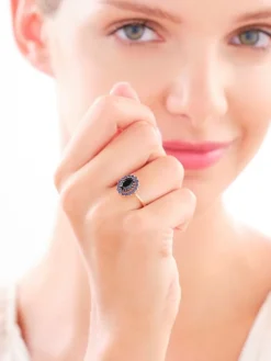 Złoty pierścionek z cyrkoniami