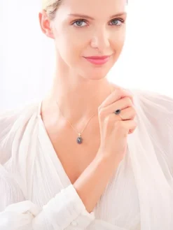 Złoty pierścionek z cyrkoniami