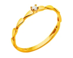 Złoty pierścionek z cyrkonią