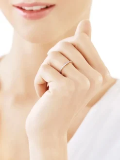 Złoty pierścionek z cyrkoniami