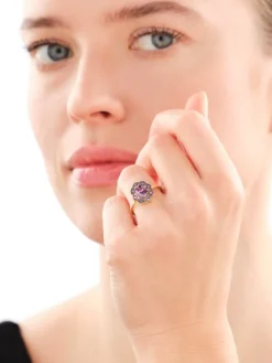 Złoty pierścionek z cyrkoniami