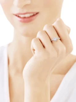 Złoty pierścionek z cyrkoniami