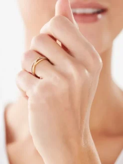 Złoty pierścionek z cyrkoniami